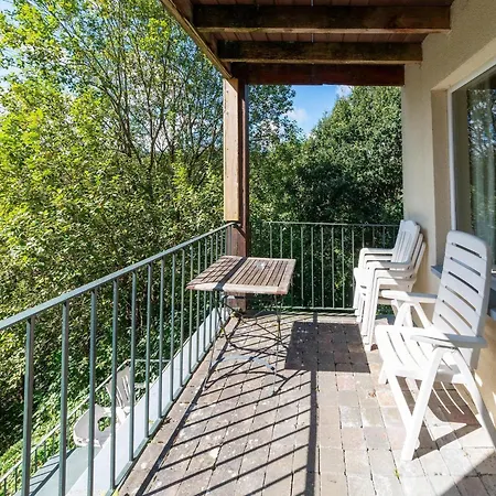 Forest-edge Hideaway, Appartement